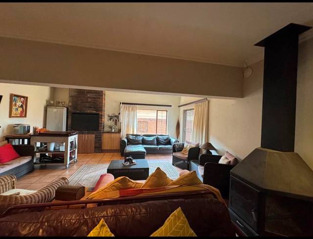 3 BEDROOM HOUSE FOR SALE IN AERORAND